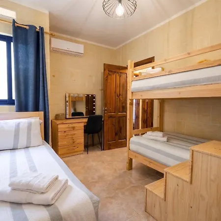 Cosy 2br In Gozo With Pool Access & Balcony - Close To Gozo Ferry Ghajnsielem