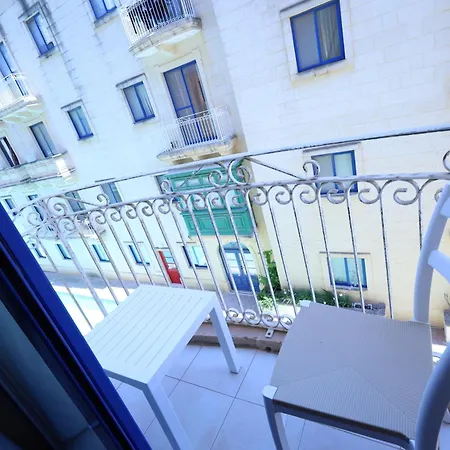 Cosy 2br In Gozo With Pool Access & Balcony - Close To Gozo Ferry