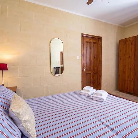 Apartment Cosy 2br In Gozo With Pool Access & Balcony - Close To Gozo Ferry Ghajnsielem