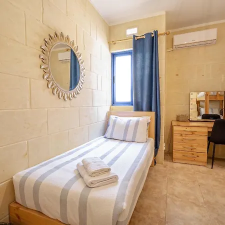 Cosy 2br In Gozo With Pool Access & Balcony - Close To Gozo Ferry *