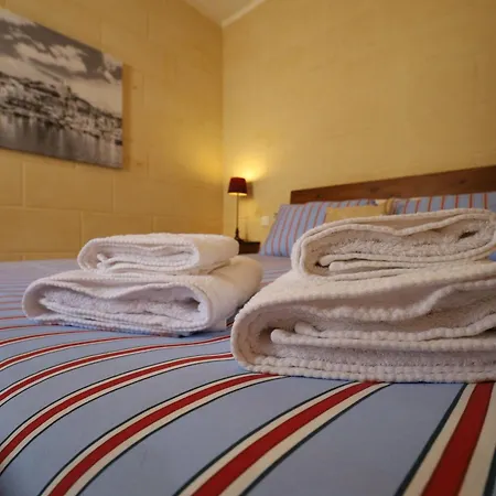 Cosy 2br In Gozo With Pool Access & Balcony - Close To Gozo Ferry