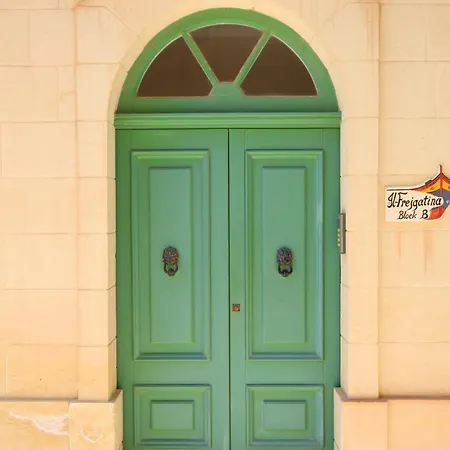 Cosy 2br In Gozo With Pool Access & Balcony - Close To Gozo Ferry *